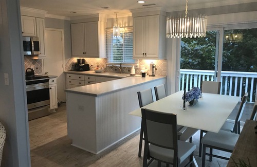 Shell Island House | Spacious single level - Side by side Duplex Elevator - Quiet North End