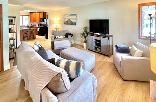 Spring Lake House | Spacious Spring Lake Retreat Beach Access Sleeps 8 Family & Pet Friendly