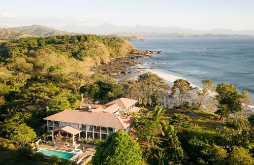 Torio House | Spacious studio with ocean view | Beachfront Boutique Hotel | pool & restaurant