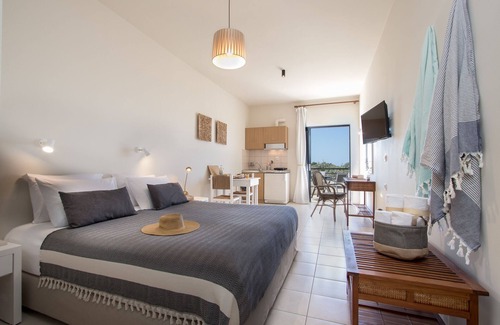 Galatas Hotel | Spacious studio in a peaceful environment