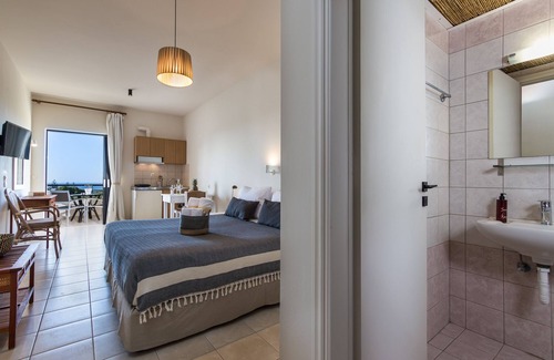 Galatas Hotel | Spacious studio in a peaceful environment