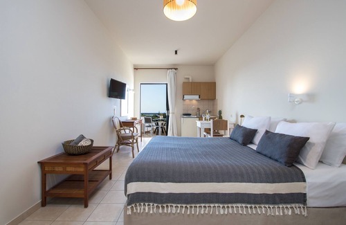 Galatas Hotel | Spacious studio in a peaceful environment