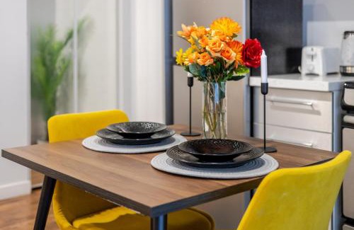 Downtown Montreal Apartment | Spacious Studio on Bishop - Hot Spot Dtown MTL