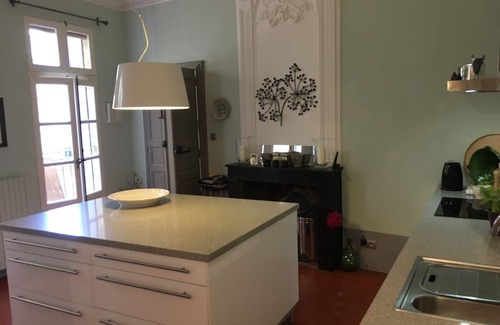 Pezenas Apartment | Spacious, stylish, comfortable apartment in the historic ❤️ of Pézenas.