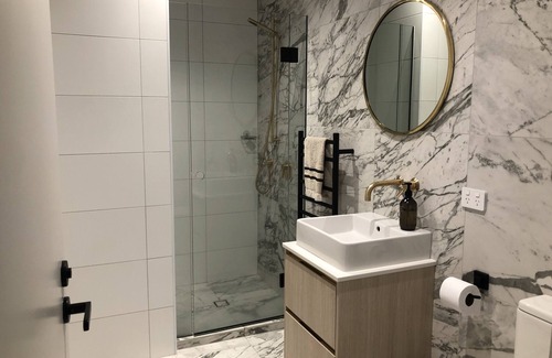 Eden Terrace Apartment | Spacious & Stylish Executive Apt. 2 bed, 2 bath