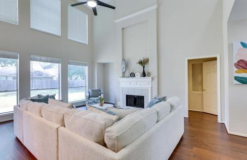 Sugar Land House | Spacious Sugar Land Home with Yard and Pool Access!