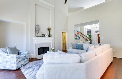 Sugar Land House | Spacious Sugar Land Home with Yard and Pool Access!