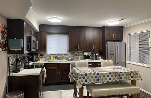 Maple Ridge Apartment | Spacious Suite