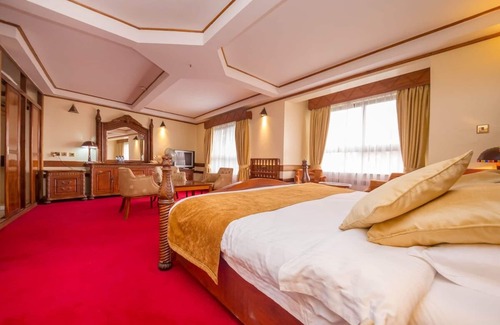 Nairobi Hotel | Spacious Suite Near Nairobi National Park! Outdoor Pool, Free Parking!