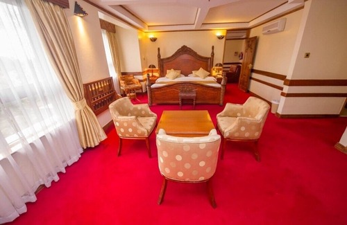 Nairobi Hotel | Spacious Suite Near Nairobi National Park! Outdoor Pool, Free Parking!