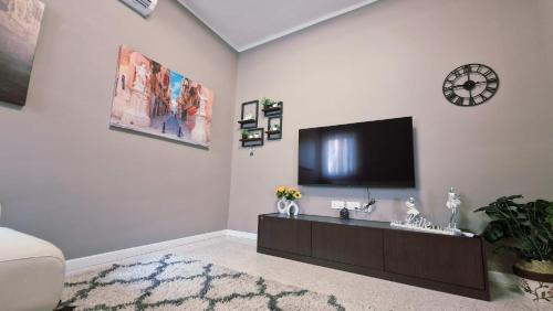 Siggiewi Apartment | Spacious & Sunlit Charm in Malta!