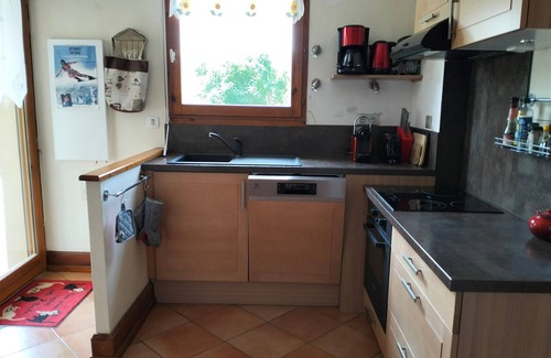 Correncon-en-Vercors Apartment | Spacious T3 Apartment with South-Facing Terrace, Garden, and Private Parking in Corrençon-en-Vercors