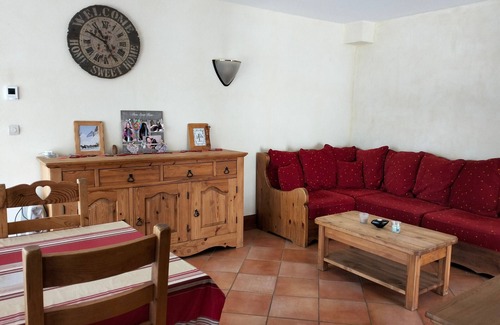 Correncon-en-Vercors Apartment | Spacious T3 Apartment with South-Facing Terrace, Garden, and Private Parking in Corrençon-en-Vercors