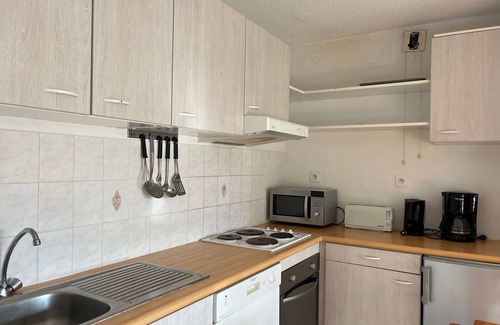 Peyragudes Apartment | Spacious T2 for 6 with Balcony, Near Slopes, Free Spa Access, Peyragudes
