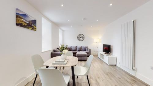 Abertillery Apartment | Spacious three bedroom apartment with Valley views