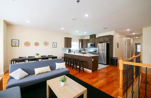 Hackensack River Waterfront Apartment | Spacious three-bedroom apt near New York City - Contemporary design