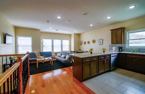 Hackensack River Waterfront Apartment | Spacious three-bedroom apt near New York City - Contemporary design