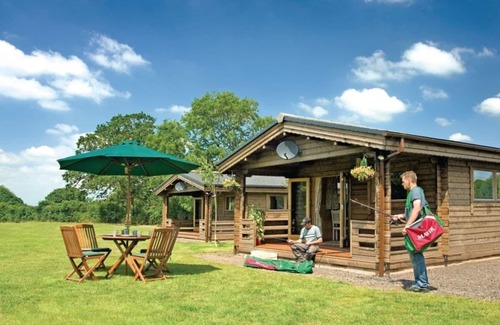 Cullompton Ski Chalet | Spacious timber lodge with one double and one single in one room.