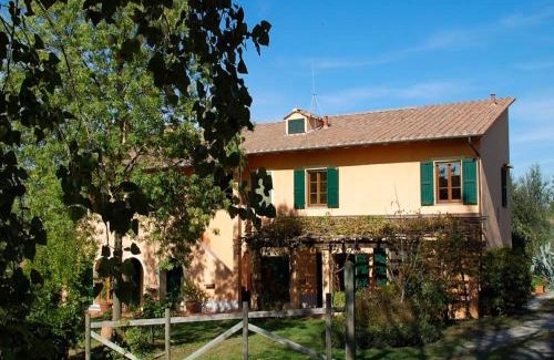 Palaia House | Spacious Tuscan Villa Retreat