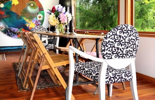 Arrowtown House | Spacious, unique, architecturally designed 1960s home located amongst Millbrook