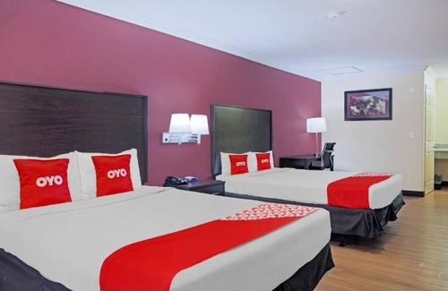McAllen Hotel | Spacious Unit Near Convention Center - Outdoor Pool & Pet Friendly Stay