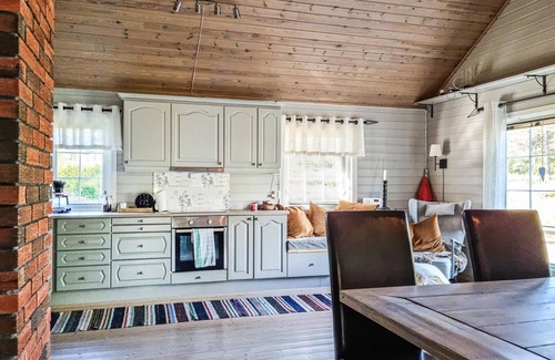 Aseral House | Spacious vacation home on an open and sunny plot with its own shore and jetty.