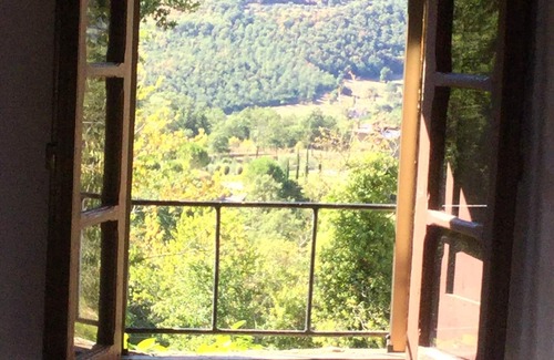 Bivio Lugnano Villa | Spacious Villa in Tranquil Setting with Solar Heated Pool, Views and Wifi