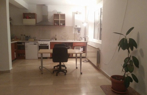 Crevedia Villa | Spacious Villa by the lake 20km to airport and downtown Bucharest