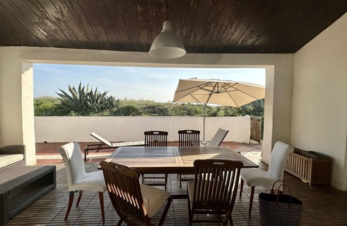 Lido dei Pini Cottage | Spacious villa on the beach "pieds dans l'eau" a few kilometers from Rome