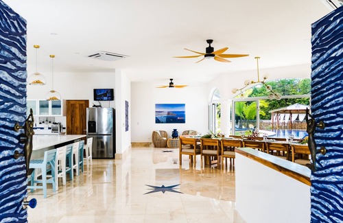 Playa Langosta House | Spacious Villa w/Private Pool – Ideal for Groups, Steps to Tamarindo Beach