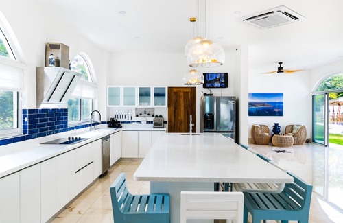 Playa Langosta House | Spacious Villa w/Private Pool – Ideal for Groups, Steps to Tamarindo Beach