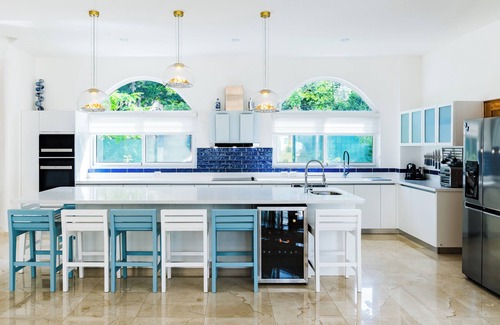 Playa Langosta House | Spacious Villa w/Private Pool – Ideal for Groups, Steps to Tamarindo Beach