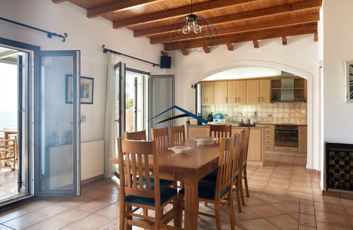 Koundouros Villa | Spacious villa with a pool only 3 minutes by foot from the beach of Koundouros