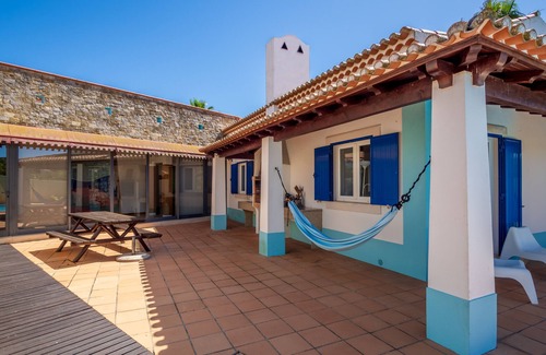 Sao Joao das Lampas Villa | Spacious Villa with Private Pool in Country Sintra