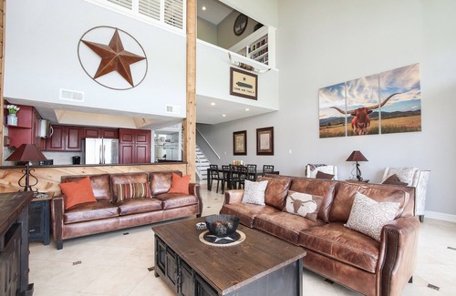 April Sound Condo | Spacious Waterfront Condo on Lake Conroe