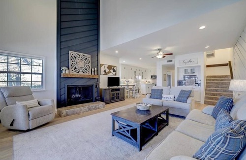 April Sound House | Spacious Waterfront Deck/Kayaks/Workspace/King Bed 680 Thread Count/Prompt Comms