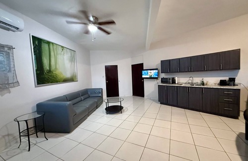 Eleanor Roosevelt Apartment | Spacious with 2 BR - 15 Mins to Beach, Airport, Dining, Stadium & Colliseum
