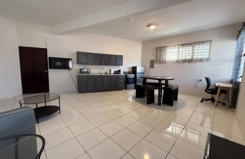 Eleanor Roosevelt Apartment | Spacious with 2 BR - 15 Mins to Beach, Airport, Dining, Stadium & Colliseum