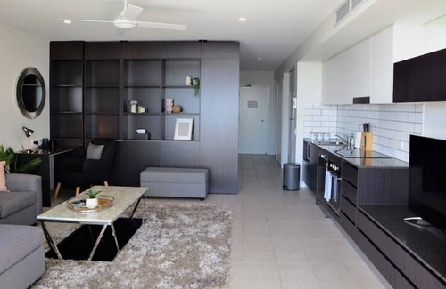 Birtinya Apartment | Spacious1BRMApt* Water Views #2