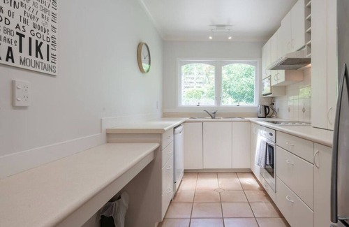 St. Heliers House | Spanish Charm: Stylish 3BR Steps from the Beach