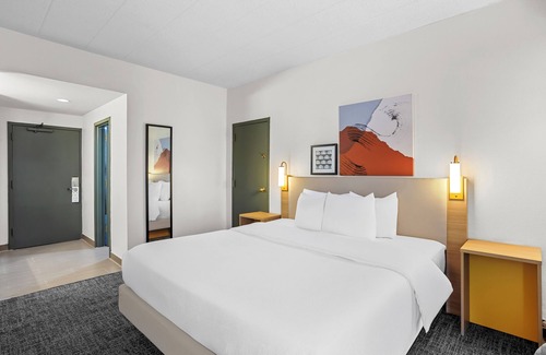 Des Plaines Hotel | Spark by Hilton Des Plaines Chicago O'Hare