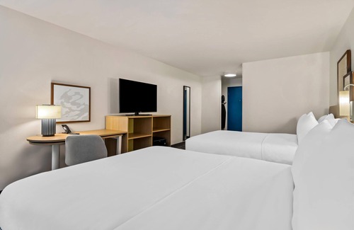 Merrillville Hotel | Spark by Hilton Merrillville