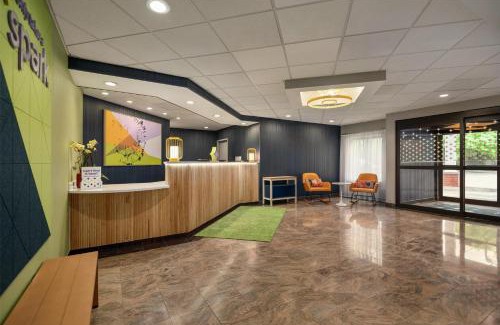 Woburn Hotel | Spark by Hilton Woburn Boston