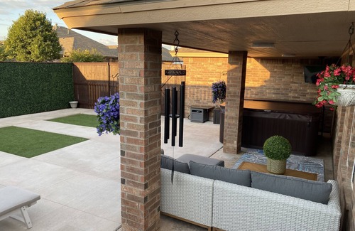 Lubbock House | Spark Getaways: The Golden Lotus Spa, Sauna, EV Charging