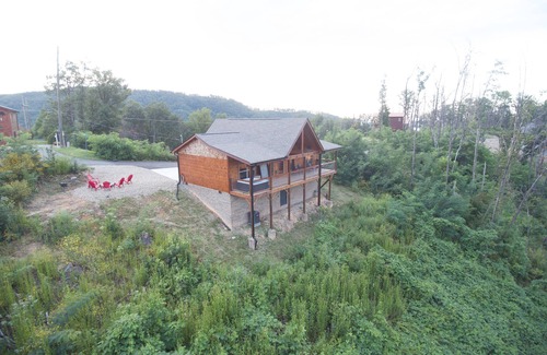 Chalet Village North Cabin | Special Fall Rates - Location, Luxury Cabin, Views, Hot Tub, Fire Pit, 5 Stars