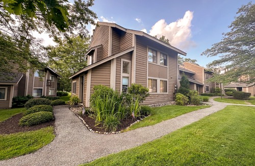 Hidden Valley Condo | 🏌🏻Special:Highlands Golf Club, Serene Views & Pool- Gift Card for 3 night stay