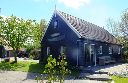 Idsegahuizum House | Special holiday home on the water with its own jetty and boat