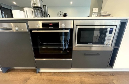 Kingston Apartment | Specious apartment in Kingston, centrally located place.