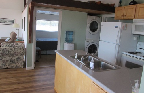 Harpswell Cottage | Spectacular 270 Degree View of Bustling Ocean Front