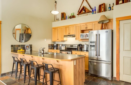 Canmore Apartment | ❤Spectacular 3BR Mountain Views w/Hot Tub & Gym❤